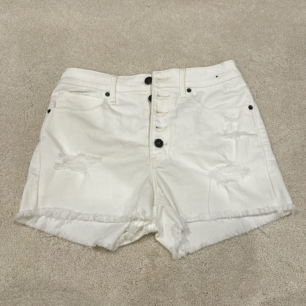 NWOT Abercrombie & Fitch White Distressed High Rise Short